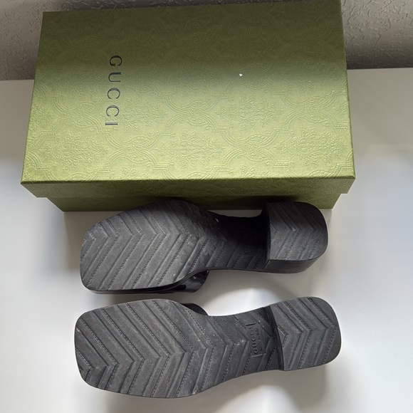 GUCCI WOMEN'S RUBBER SLIDE SANDAL BLACK - Picture 5 of 7